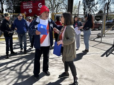 Hasta estadio «La Granja» de Curicó llegó campaña de Fiestas Patrias «El Otro Plan»