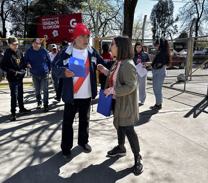 Hasta estadio «La Granja» de Curicó llegó campaña de Fiestas Patrias «El Otro Plan»