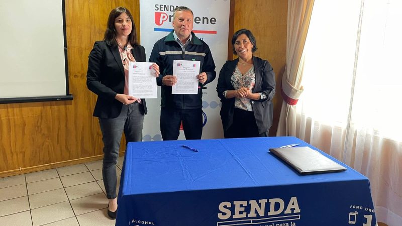 CONAF y SENDA firman convenio para ingreso gratuito a los parques nacionales de la Región de Los Lagos